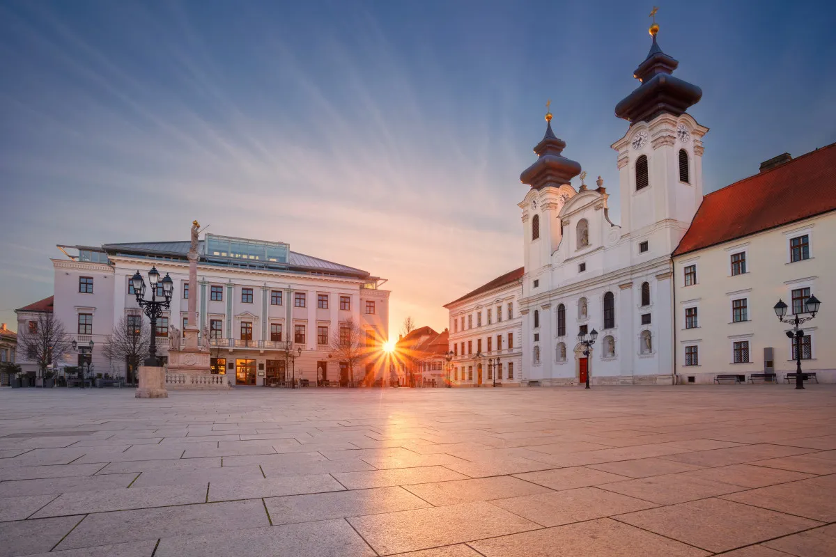 Mágikus erdőfürdő, vártúra és templomromok – kihagyhatatlan programok ...