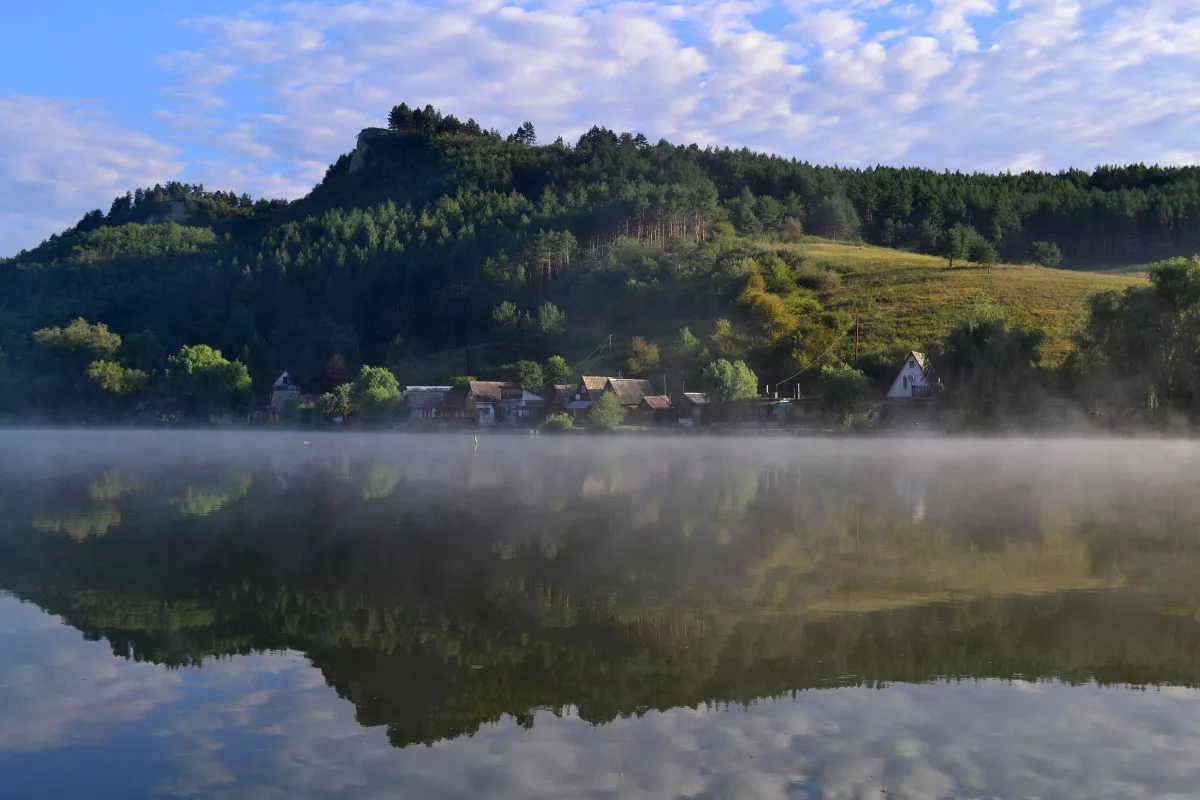 Vízparti kirándulás - a magyar „Gyilkos-tó”, az Arlói-tó