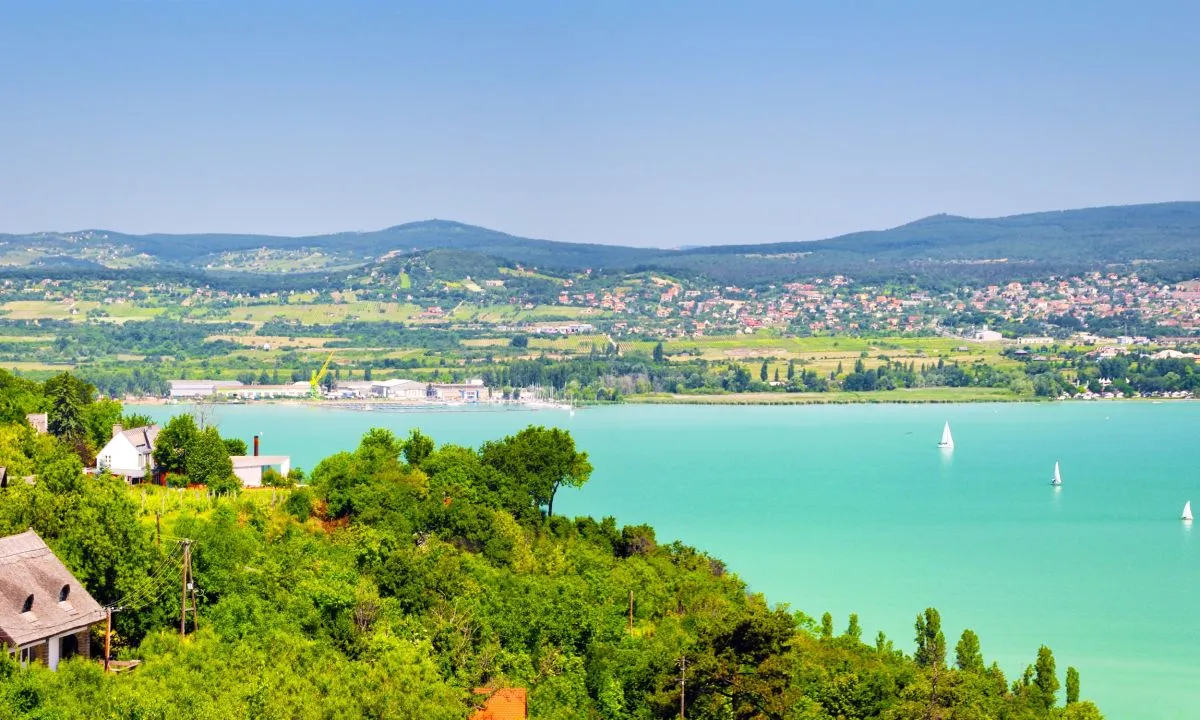 Közönségkedvenc éttermek a Balaton északi partján