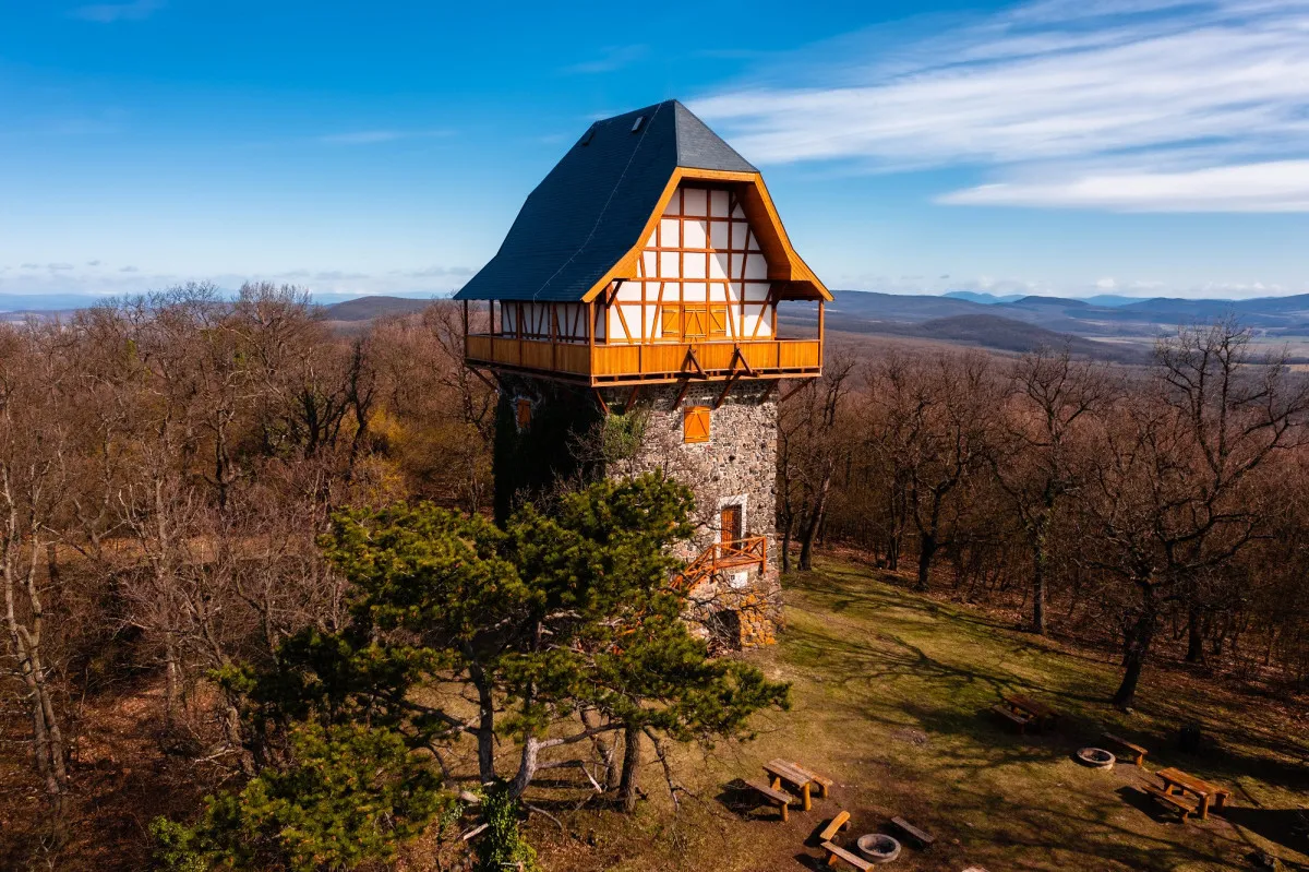 Varázslatos panorámapontok őszi kiránduláshoz - Sasbérci kilátó (Buják)