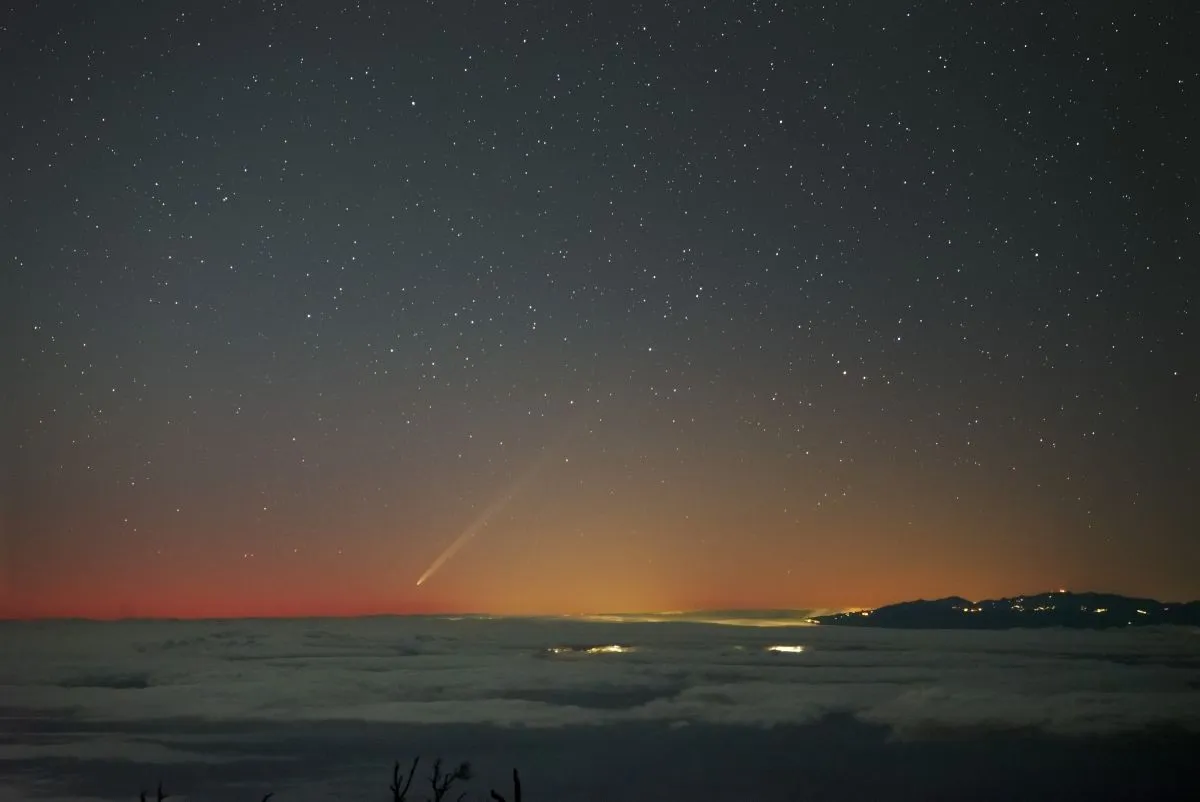 Farkasréti György fotója, C/2023 A3 (Tsuchinshan-Atlas) Készült: Tenerifén 2024. szeptember 28-án SonyA7s, ISO16000, 26x5 másodperc expozíció