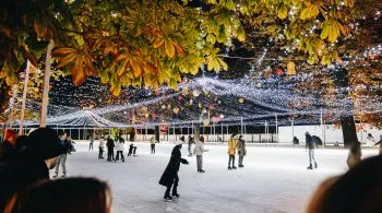 November 15-től jégpályával vár a Városháza Téli Élménypark!