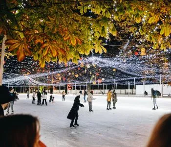 November 15-től jégpályával vár a Városháza Téli Élménypark!