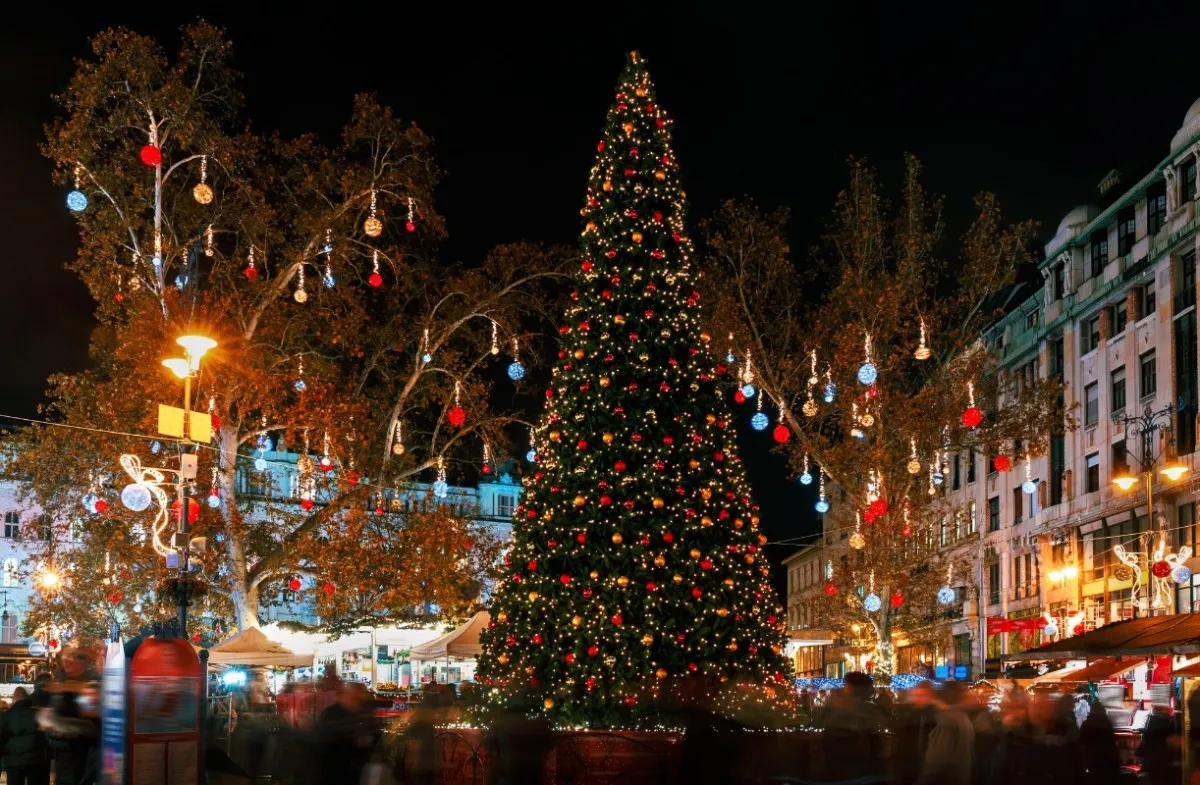 Adventi programok Budapesten: a Vörösmarty téri karácsonyi vásár az egyik legnépszerűbb adventi forgatag