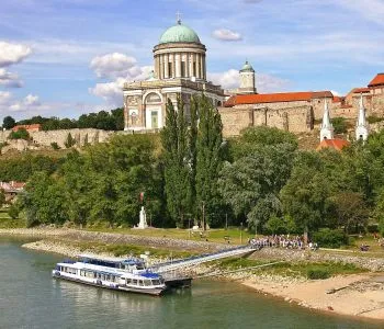 Pécsi kávé a Misina csúcsán vagy panorámaséta Esztergomban? – 10 mesés tavaszi úti cél