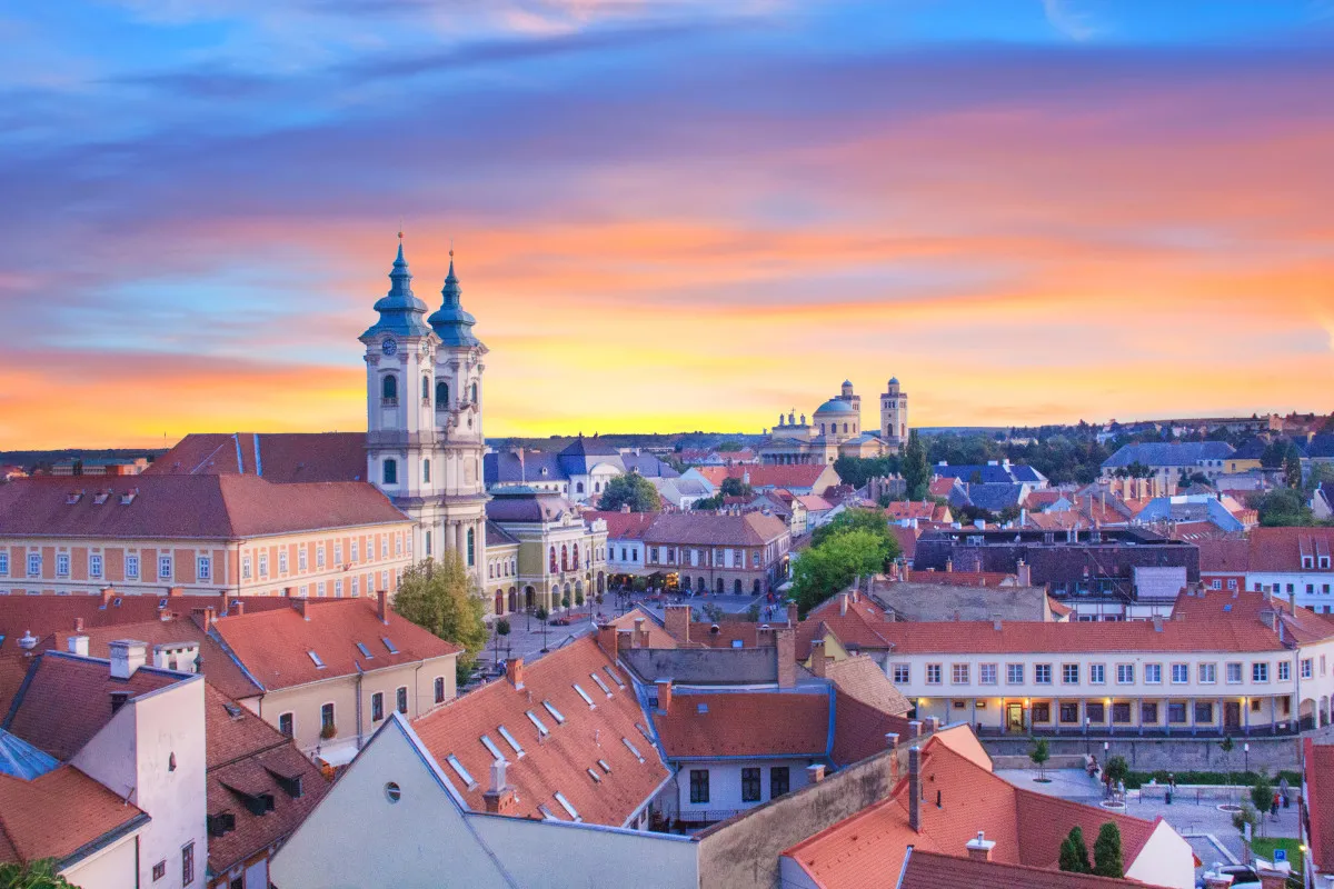 Eger templomok: a Páduai Szent Antal-templom Eger egyik szimbóluma