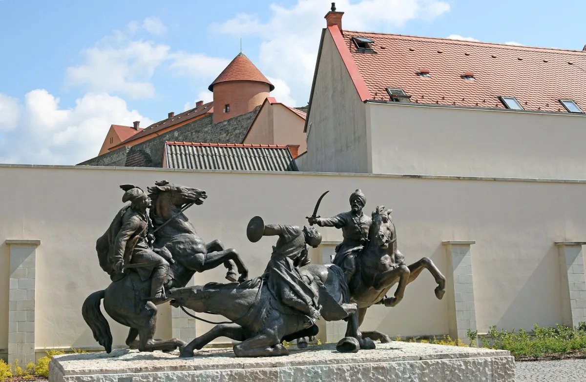 Eger látnivalói listájából nem hiányozhat a Végvári Vitézek szobra