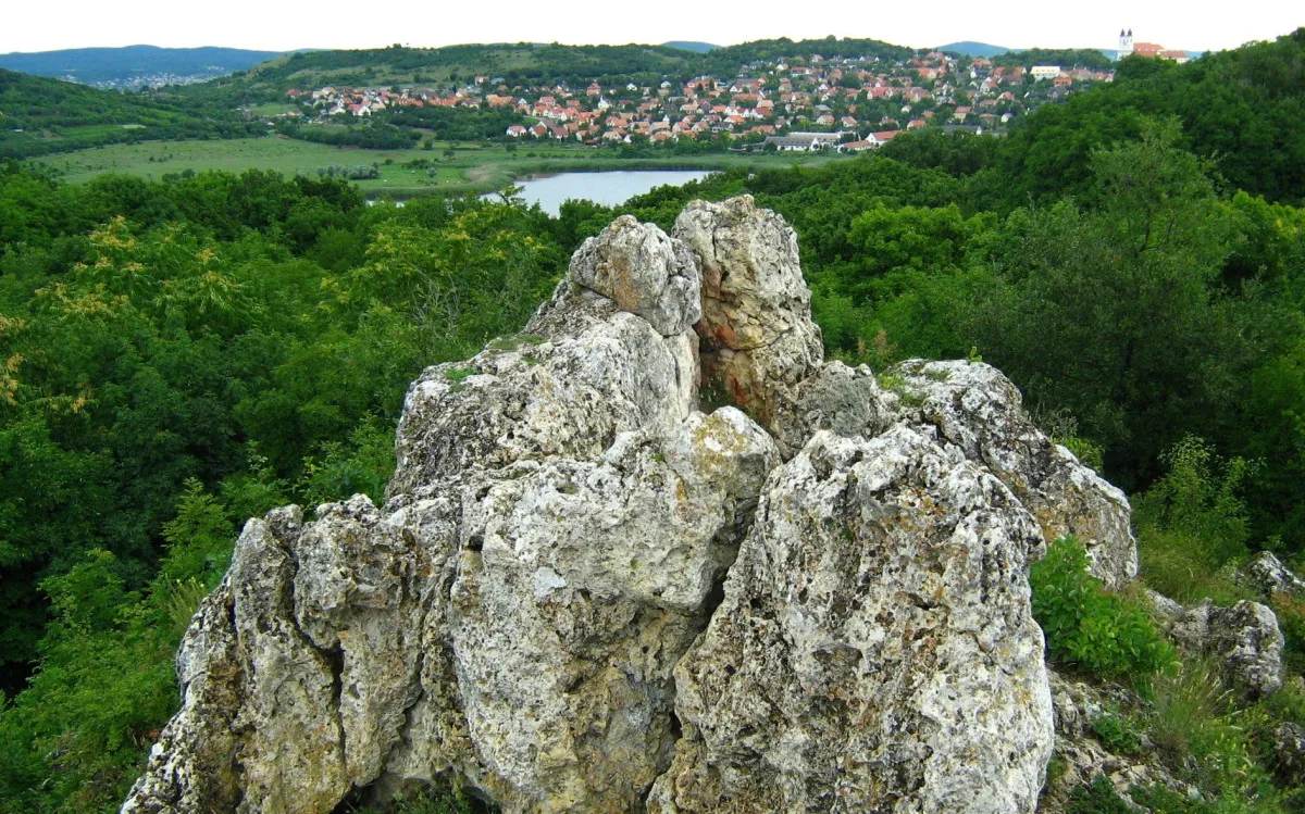 Balaton kirándulóhelyek: Tihany megannyi kincset rejt