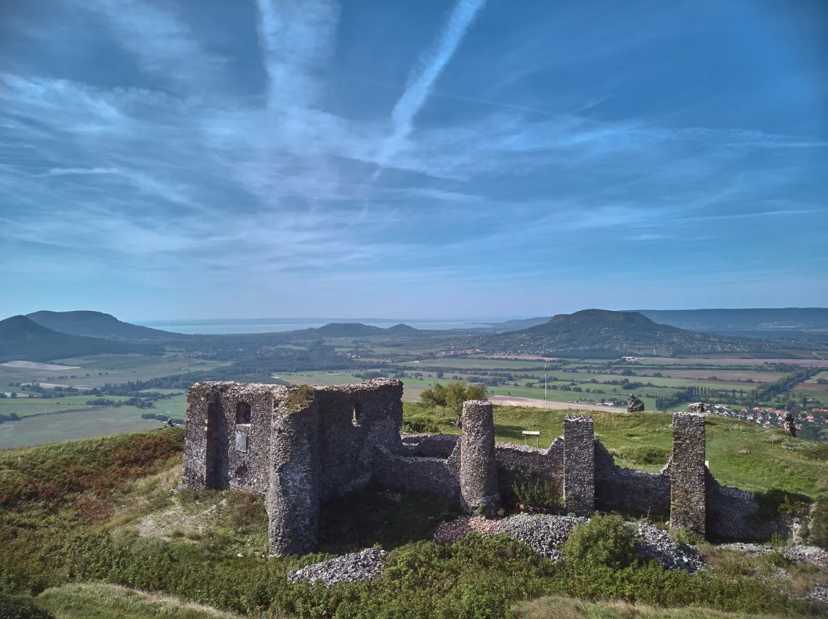 Túrázz el Csobánc várához és csodáld meg a mesés balatoni panorámát