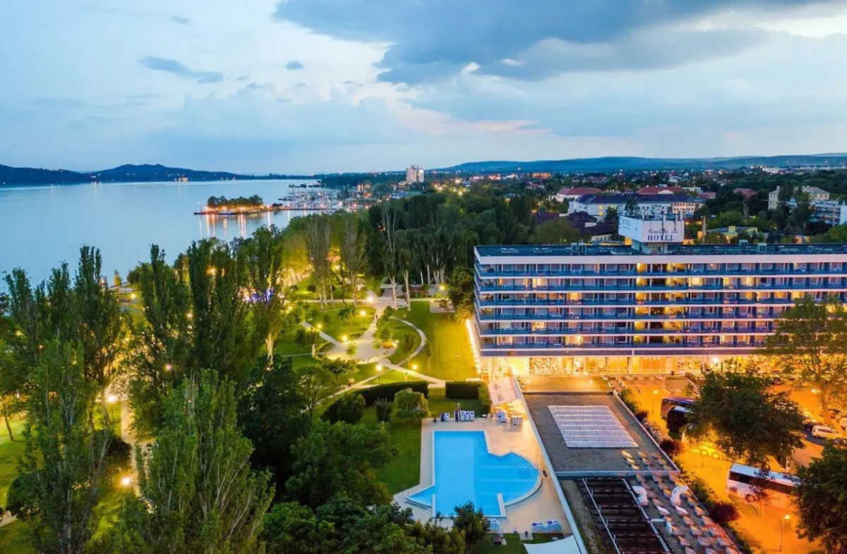 Nyár Balatonfüreden: a Danubius Hotel Annabella saját stranddal felhőtlen nyarat ígér