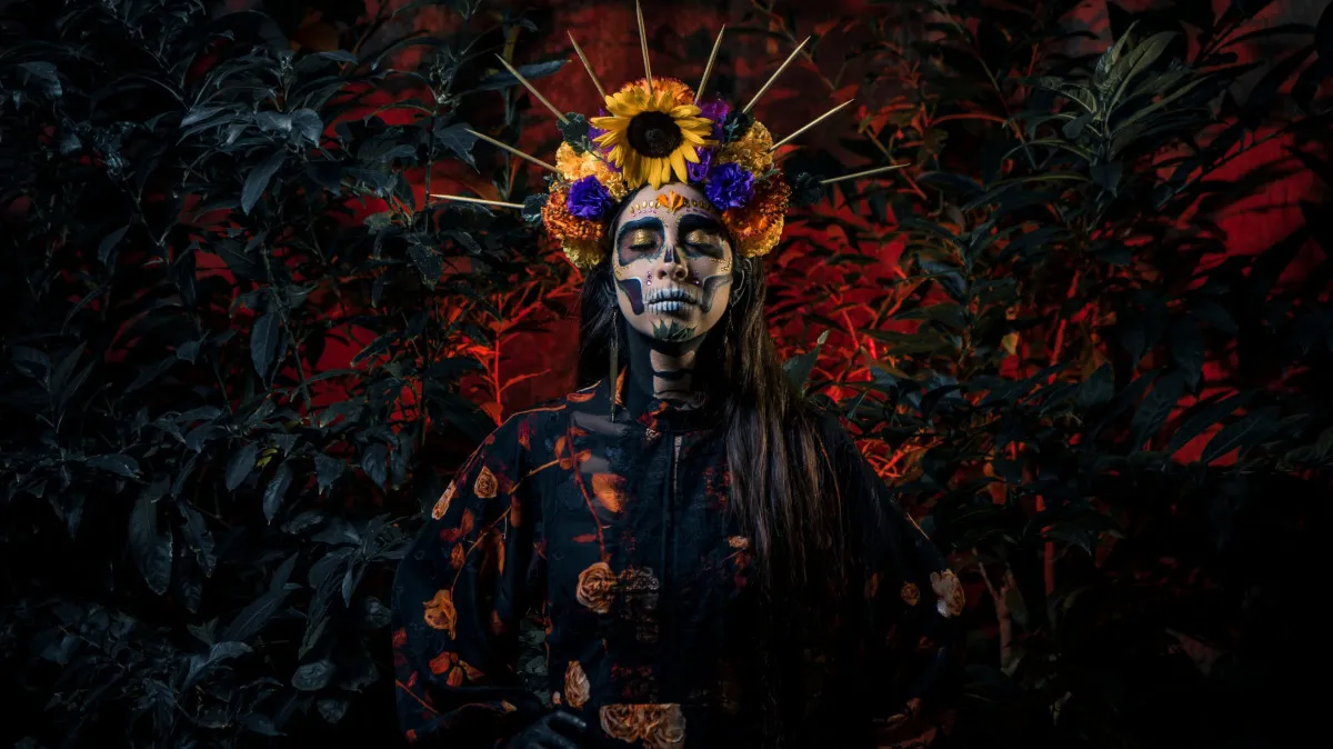 Dia de los Muertos (Halottak Napja) jellegzetessége a festett arc.