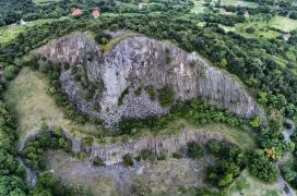 Hegyestű tanúhegy Monoszló