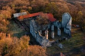 Vértesszentkereszti bencés apátsági templomrom Oroszlány