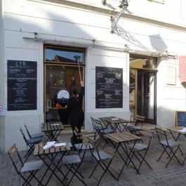 LYR Speciality Coffee & Food 100% Vegan Pécs - Külső kép