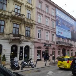 Quán Nón Vietnámi Étterem - Erzsébet tér Budapest - Külső kép