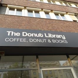 The Donut Library - Károly körút Budapest - Külső kép