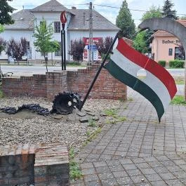 1956-os emlékmű Fegyvernek - Külső kép