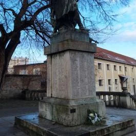 Bajtársak Budapest - Külső kép