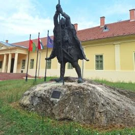 Bor-Kalán nemzetségfő Nagykőrös - Külső kép