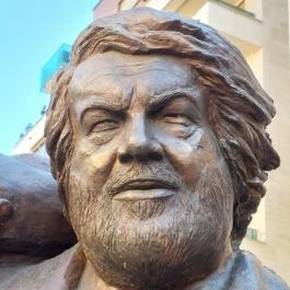 Bud Spencer szobra Budapest - Külső kép