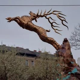 Csodaszarvas-szobor Budapest - Külső kép