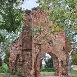 Domonkos-rendi templomrom Tiszaderzs - Külső kép