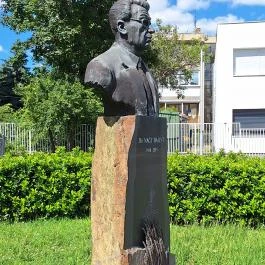 Dr. Nagy Bálint mellszobra Budapest - Külső kép