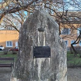 Erzsébet királyné-emlékkő Budapest - Külső kép