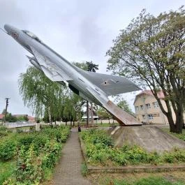 MIG-21F-13-as emlékmű Gyulaháza - Külső kép