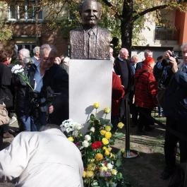 Göncz Árpád emlékmű Budapest - Külső kép