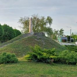 A hatházi kun kőasszony Kiskunlacháza - Külső kép