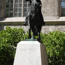 Hunyadi János-szobor Budapest - Külső kép