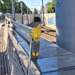 Kolodko: Lisa Simpson miniszobor Budapest - Külső kép