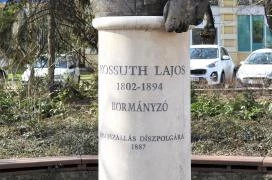 Kossuth Lajos szobra Kisújszállás