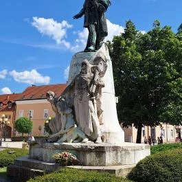 Kossuth-szobor Sátoraljaújhely - Külső kép