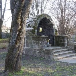 Lourdes-i barlang Tápiógyörgye - Külső kép