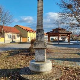  Millecentenáriumi emlékoszlop Szob - Külső kép