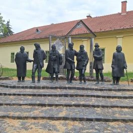 A nagy tanári kar Nagykőrös - Külső kép