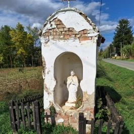 Nepomuki Szent János szobor kápolnában Nak - Külső kép