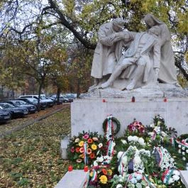 Orvosok hősi emlékműve Budapest - Külső kép