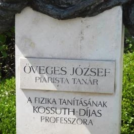 Öveges József mellszobra Tata - Egyéb