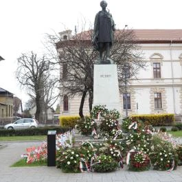 Petőfi Sándor Kiskőrös - Külső kép