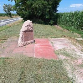 Sánc-pusztai emlékhely Adony - Külső kép