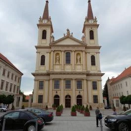 Sarlós Boldogasszony Székesegyház Szombathely - Külső kép