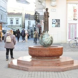 Szent György-díszkút Győr - Külső kép