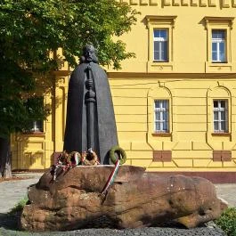 Szent István-szobor Tapolca - Külső kép