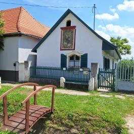 Szent Vendel Domborműves Népi Lakóház Zsámbék - Külső kép