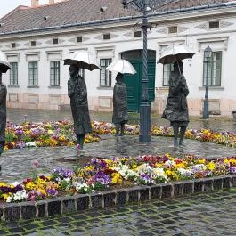 Várakozók szobra Budapest - Külső kép