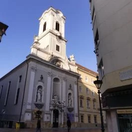 Belvárosi Szent Mihály templom Budapest - Külső kép