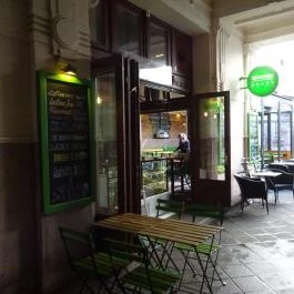 Bench Café - Gozsdu Udvar Budapest - Külső kép